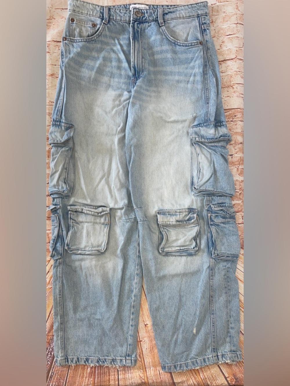 Zara Women's Light Blue Relaxed Cargo Jeans Slight Barrel Fit